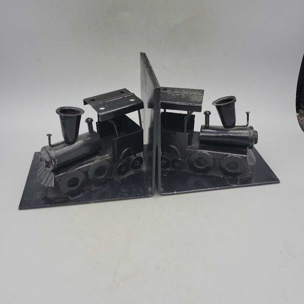 Metal Train Bookends set (YVO) 501