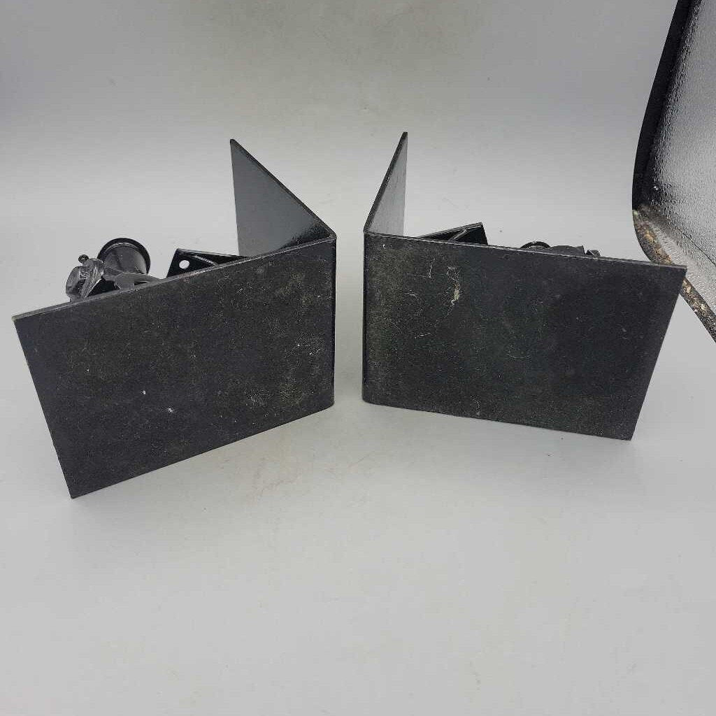 Metal Train Bookends set (YVO) 501