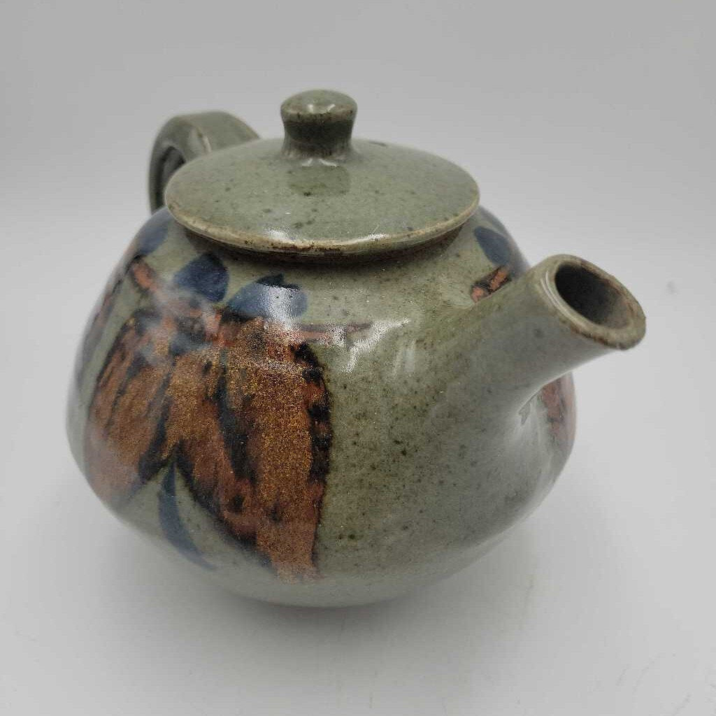 Art Pottery Tea Pot (DEB)