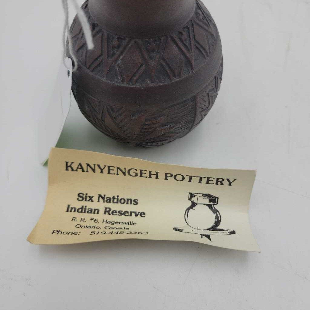 Six Nations Pottery vase Signed Karen Williams 1990 (DEB)