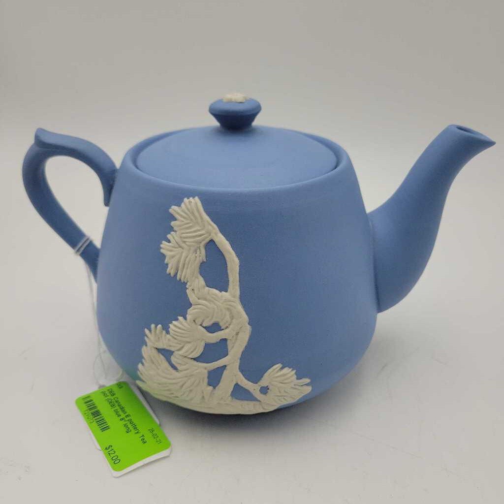 Canadian E pottery Tea pot (DEB)