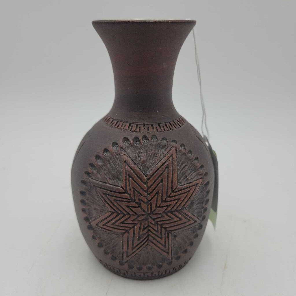 Six Nations Pottery vase Signed J S 1979 (DEB)