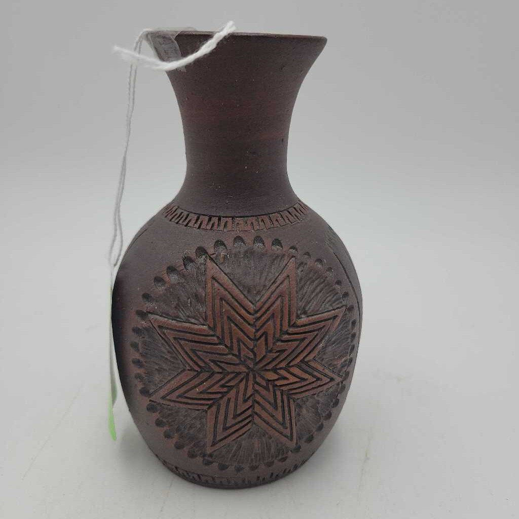 Six Nations Pottery vase Signed J S 1979 (DEB)