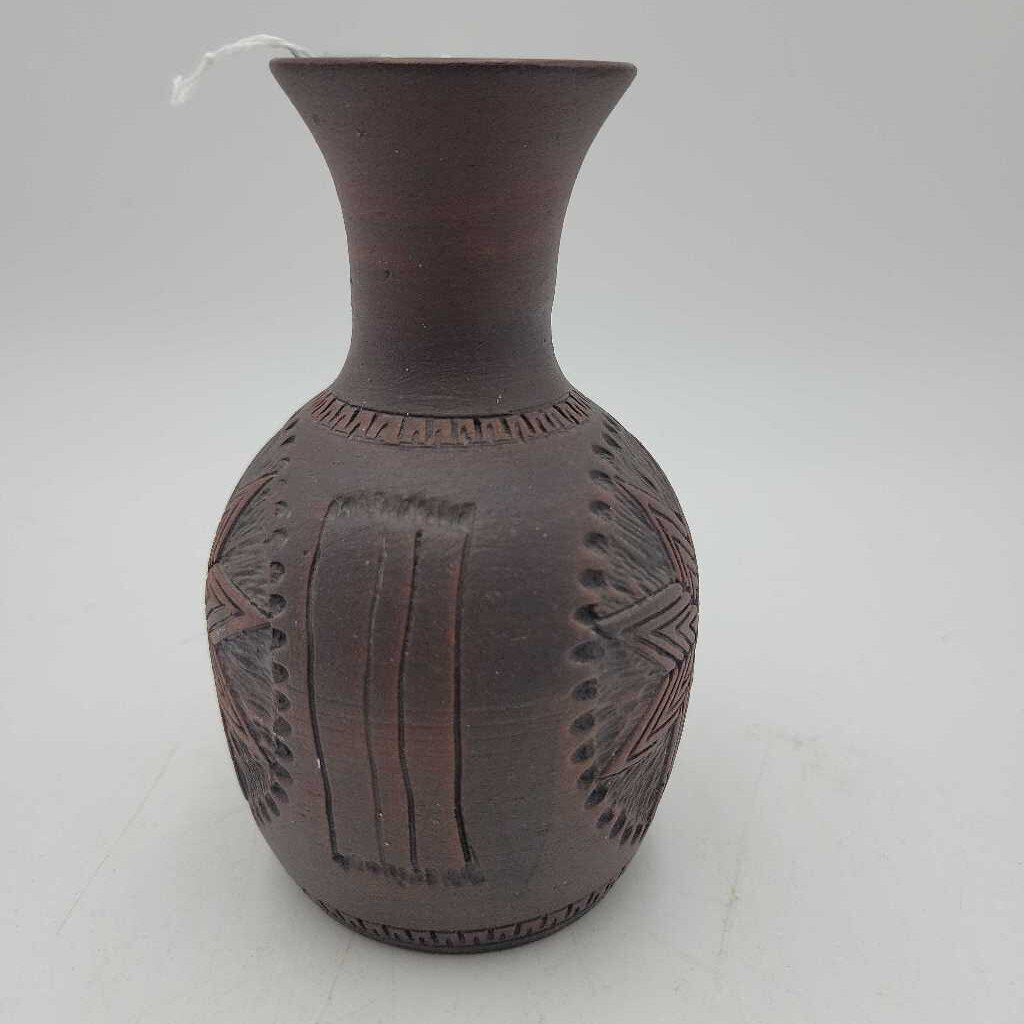 Six Nations Pottery vase Signed J S 1979 (DEB)