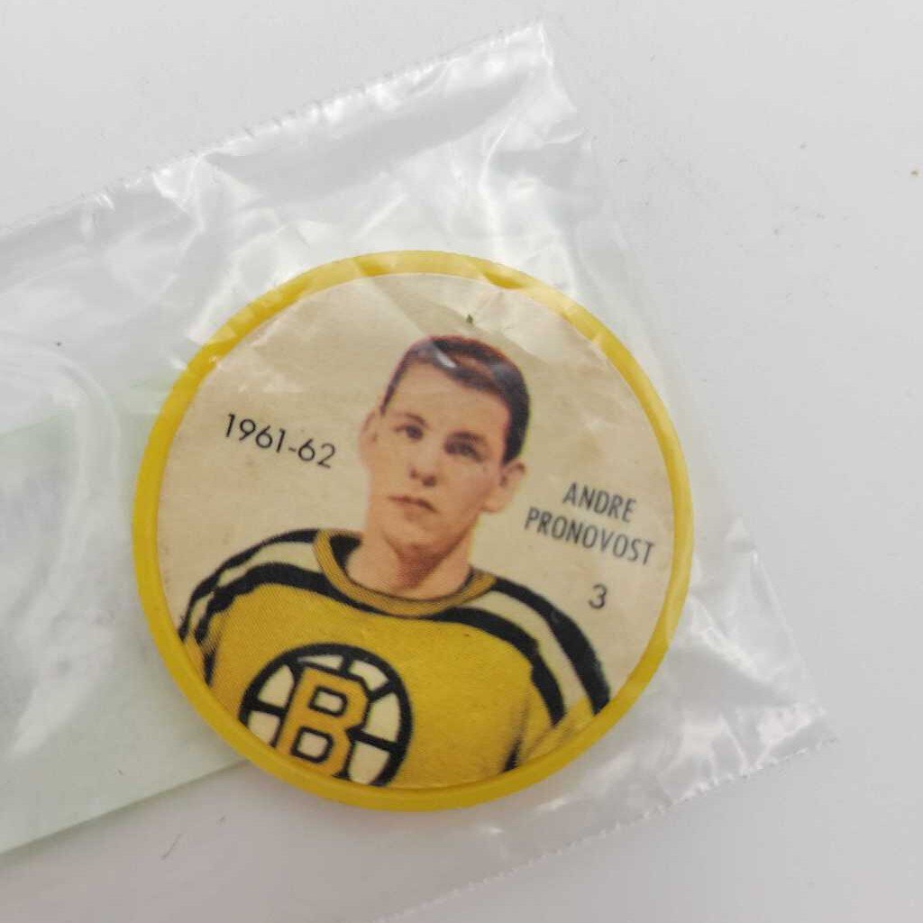 61 62 Salada Hockey Boston Bruins Coin Andre Pronovost # 3 (JAS)