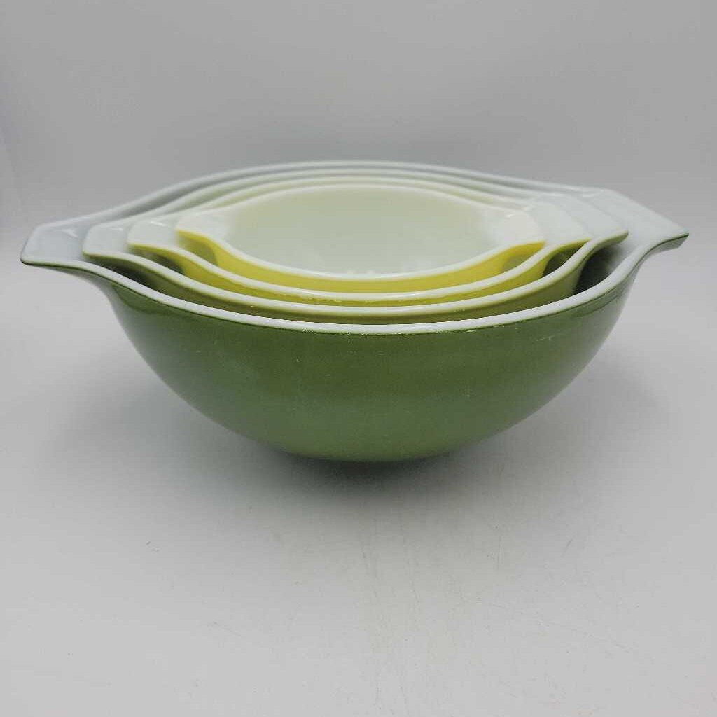 Set of 4 1960s Pyrex Cinderella Nesting Bowls (0721)
