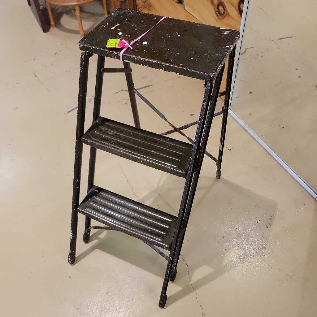 Metal Step Stool (KAR)