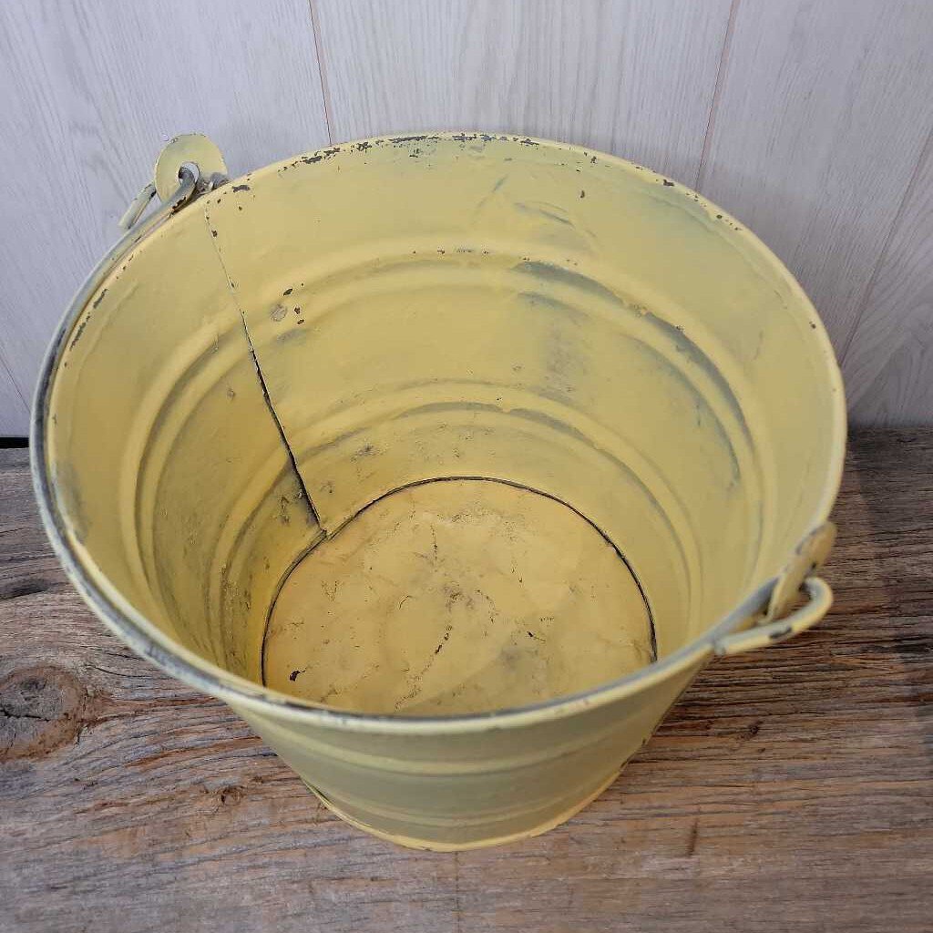 Vintage metal bucket jas