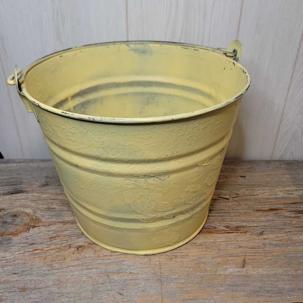 Vintage metal bucket jas