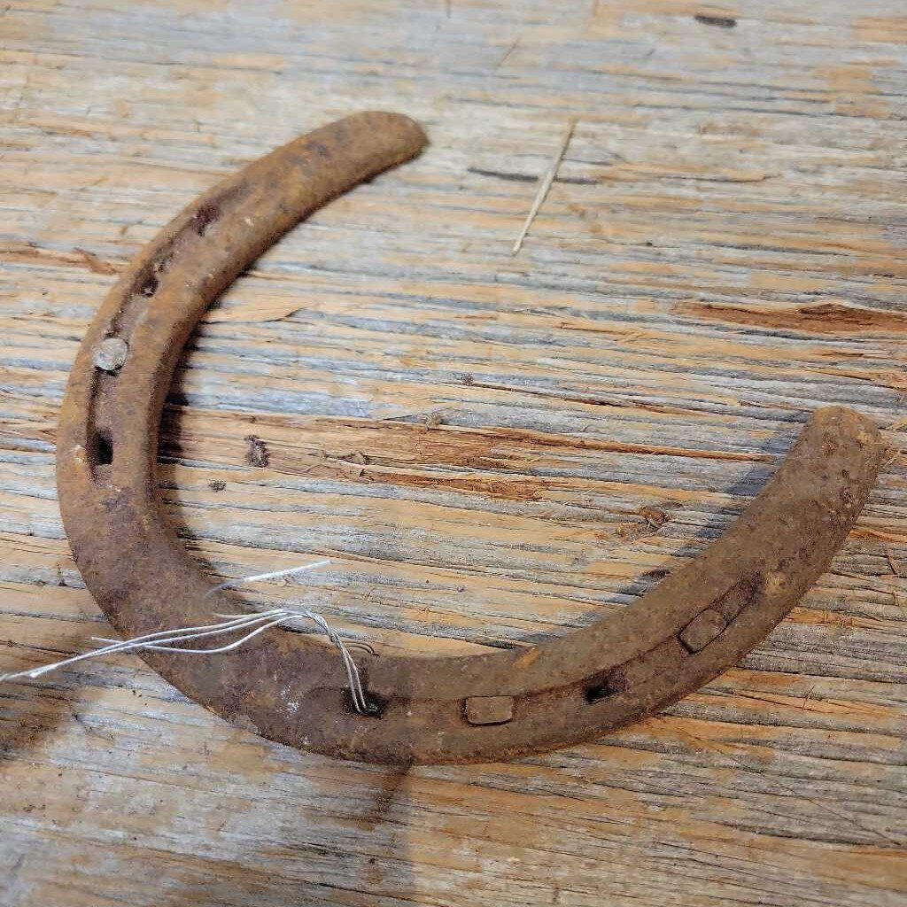 Antique Horse shoe (JAS)