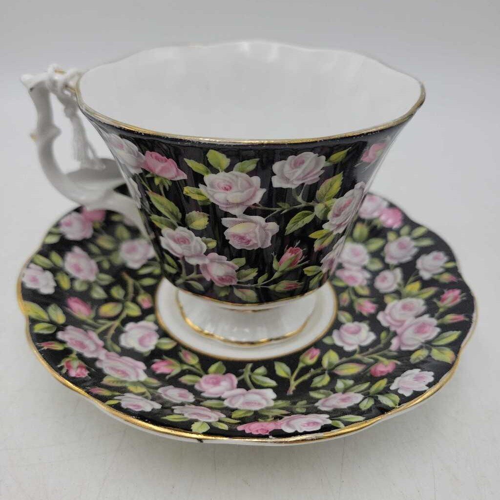 Royal Albert Merrie England Series Tea Cup and Saucer (LOR)