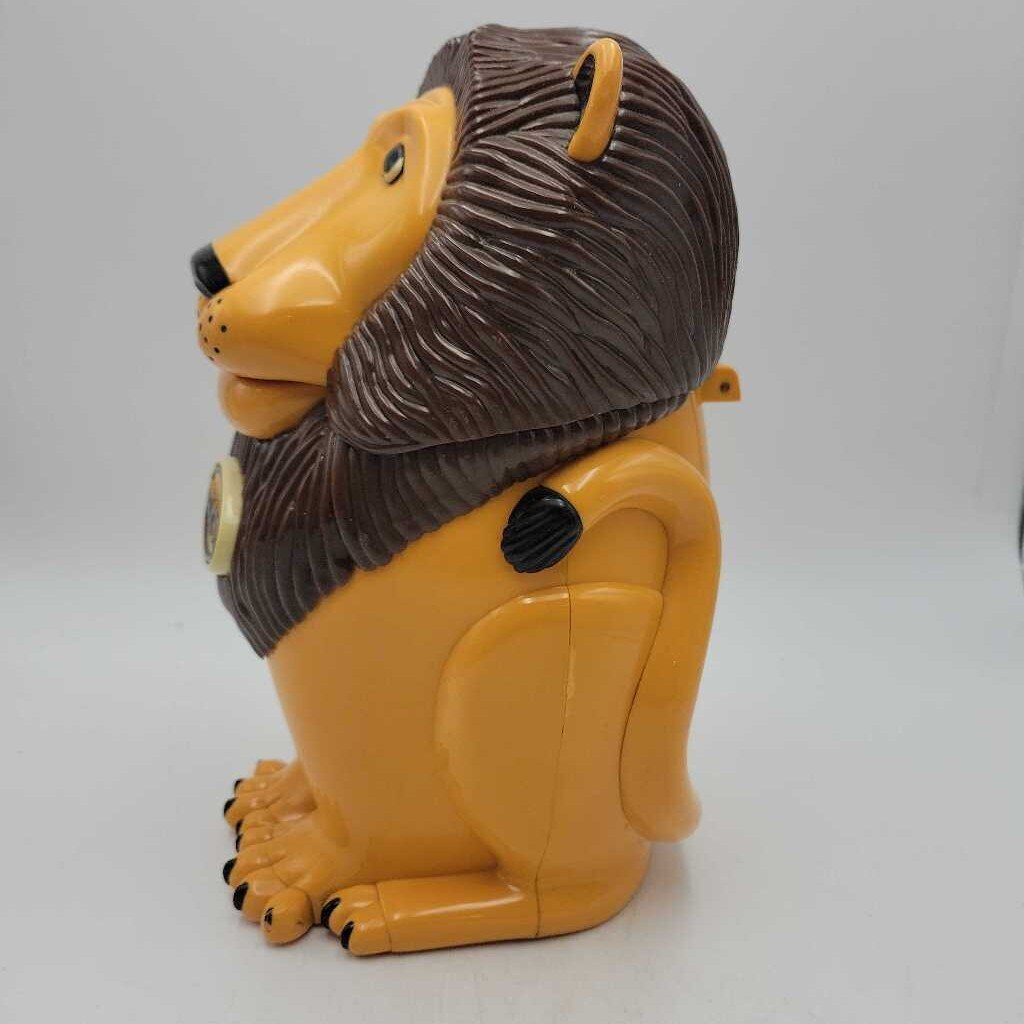 Lion Cookie Jar (YVO) (503)