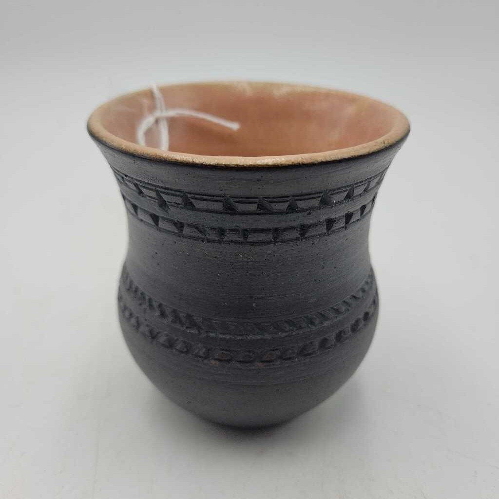 Six Nations Pottery vase (DEB)