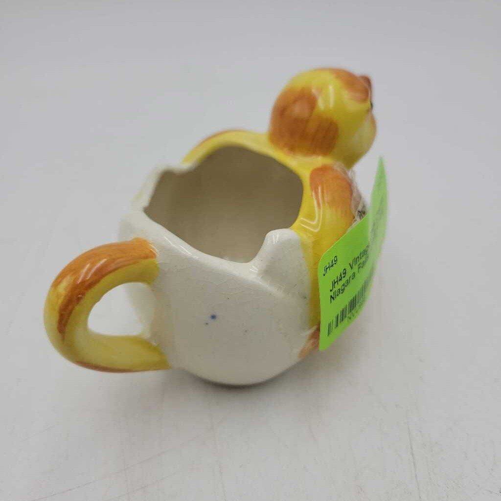 Vintage Chick Creamer Niagara Falls (JH49)