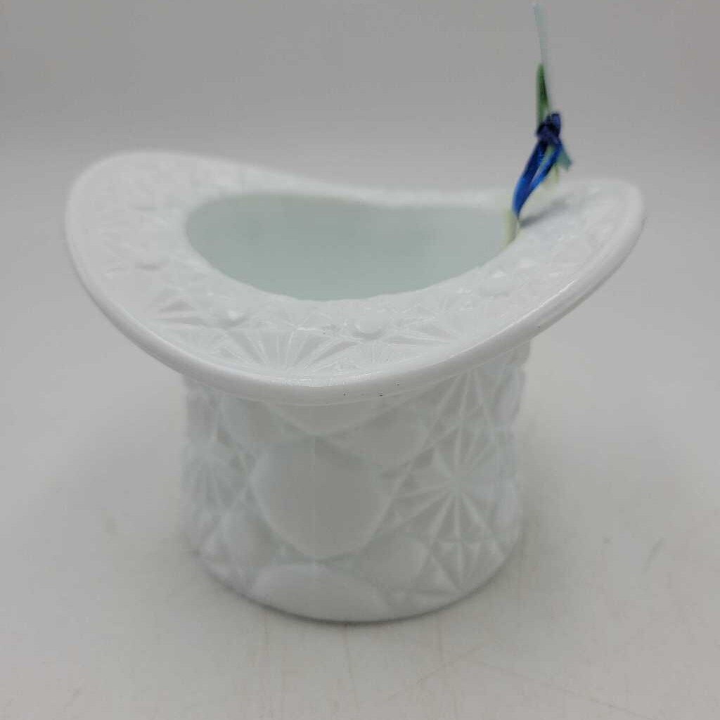 Fenton Milk Glass Daisy Button pattern (TRE)