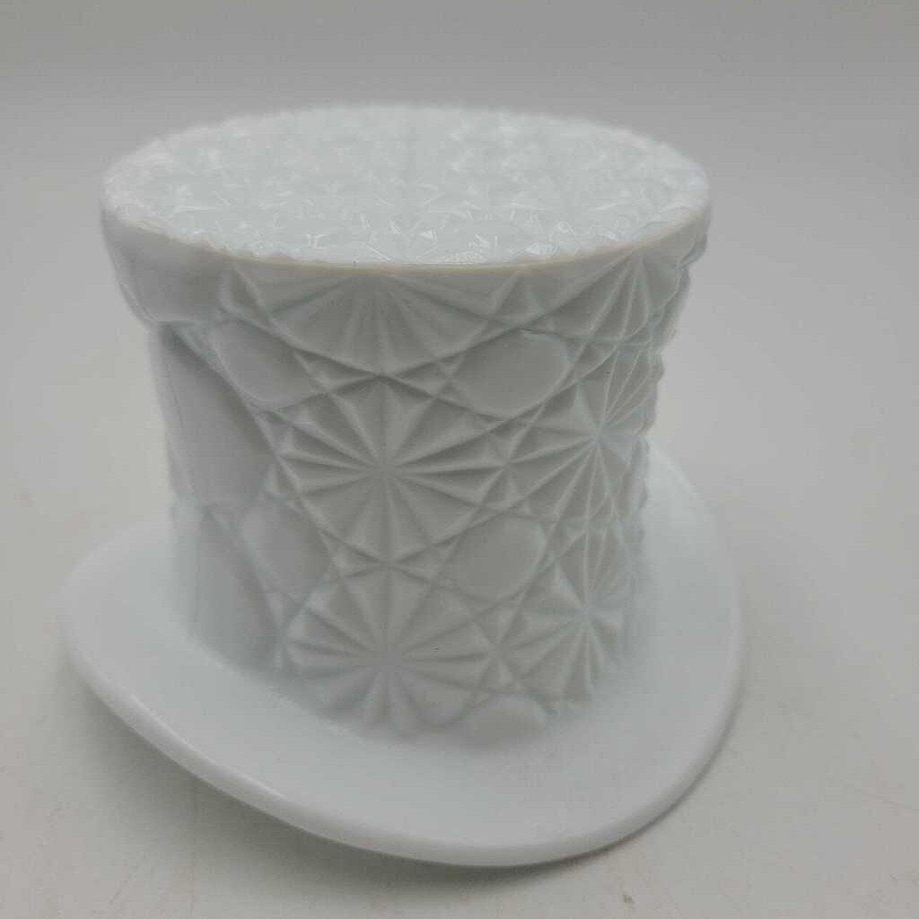 Fenton Milk Glass Daisy Button pattern (TRE)