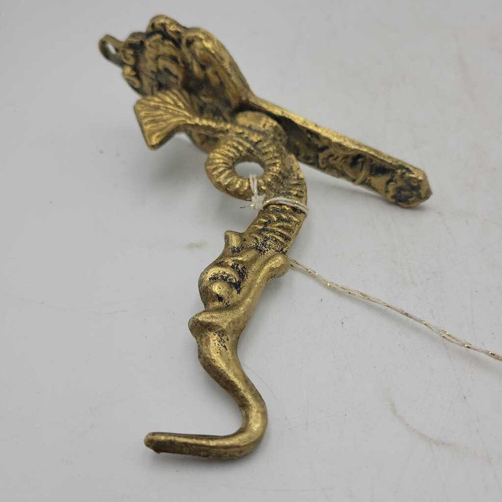 WDV1815 One Dragon/Serpent Brass Hook {K}