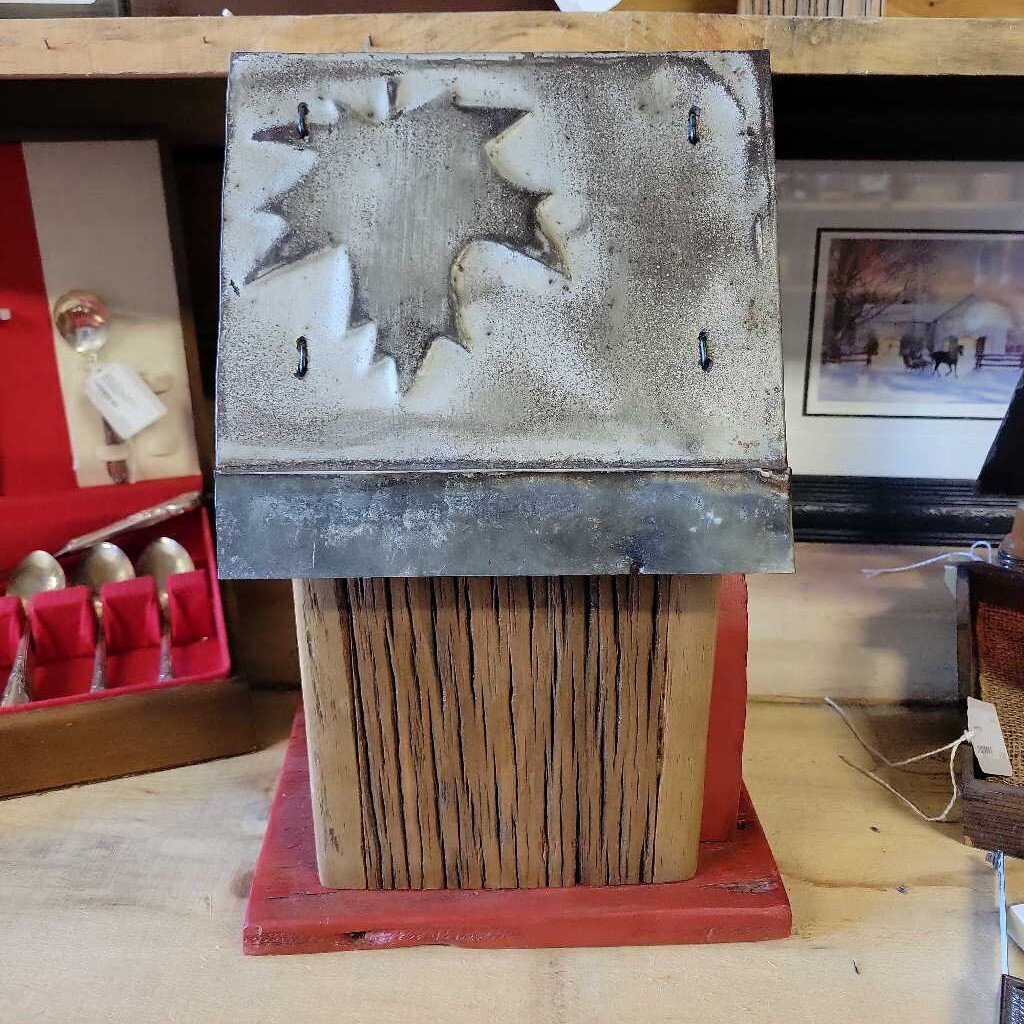 Birdhouse medium national and red arch door (PC)