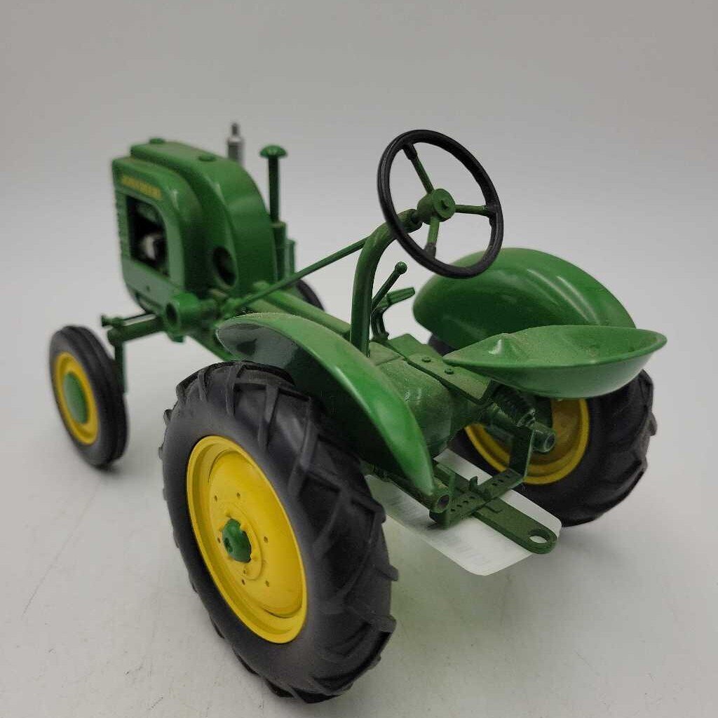 John Deere Tractor Model LA (JAT)