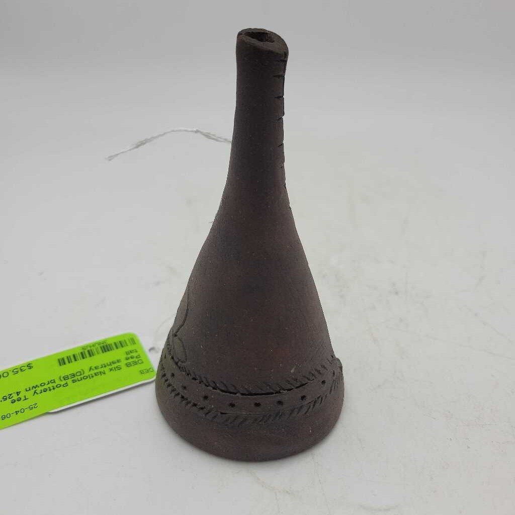 Six Nations Pottery Vase (DEB) Six Nations Pottery Vase (DEB)