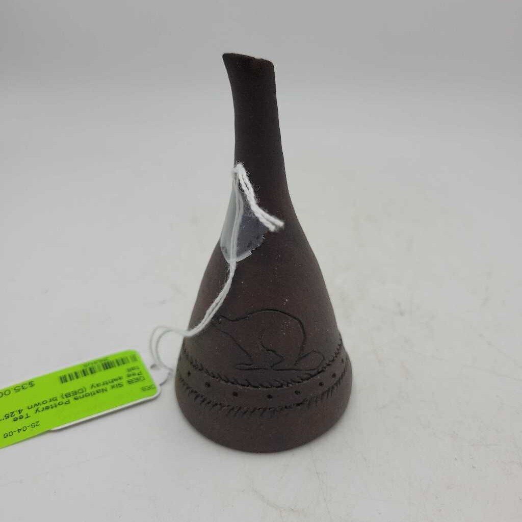 Six Nations Pottery Vase (DEB) Six Nations Pottery Vase (DEB)
