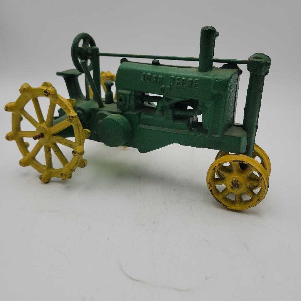 John Deere Cast Iron Tractor Model 40 (JAT) John Deere Cast Iron Tractor Model 40 (JAT)