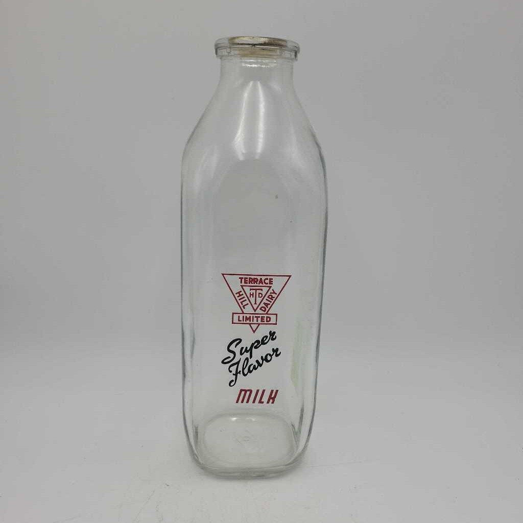 Terrace Hill Dairy milk Quart bottle (JAS)
