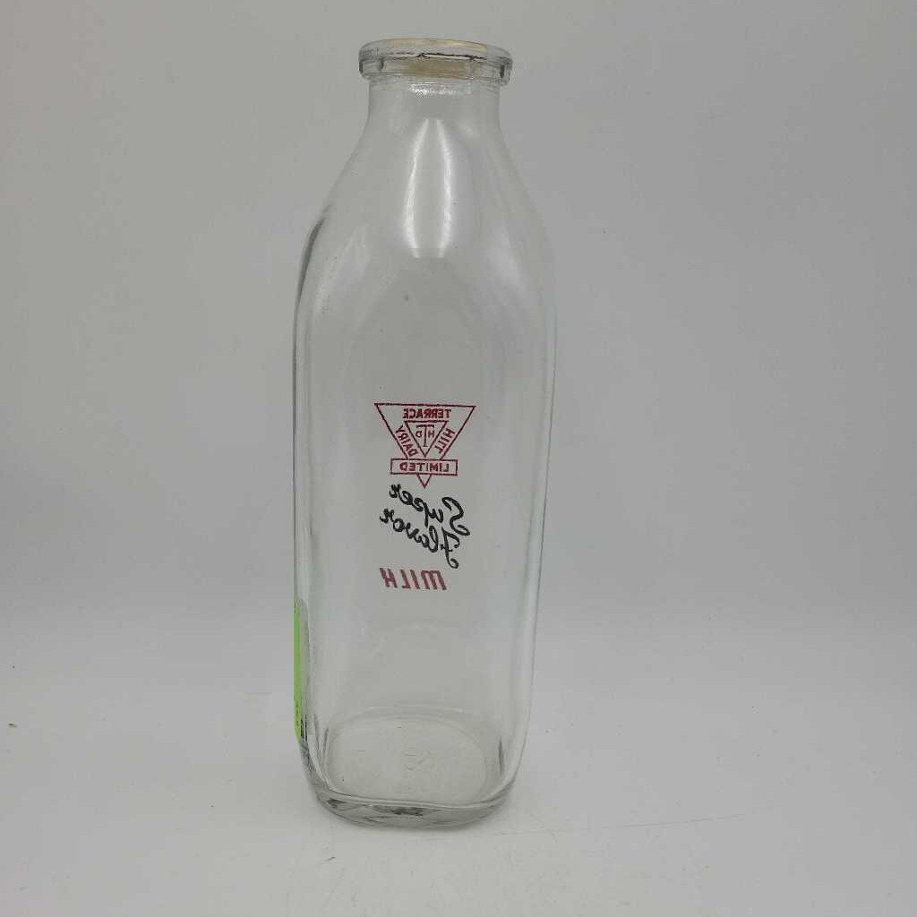 Terrace Hill Dairy milk Quart bottle (JAS)