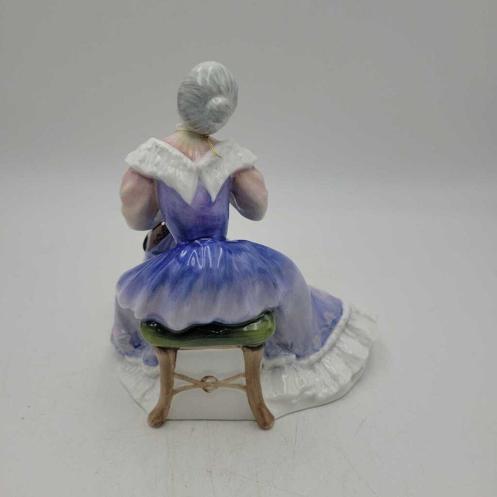 Royal Doulton "Happy Anniversary" (DEB) HN3097