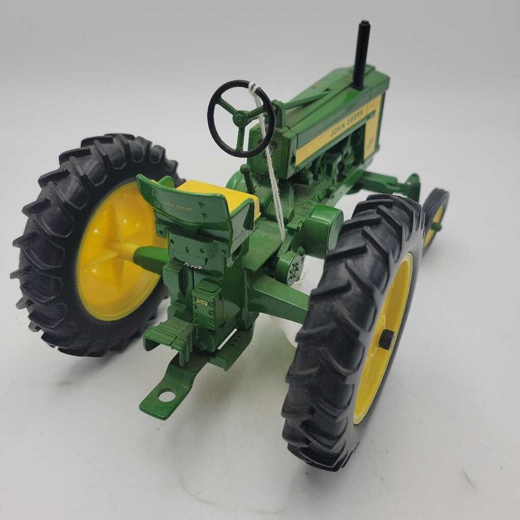 John Deere Model 620 Tractor Cast (RAE)
