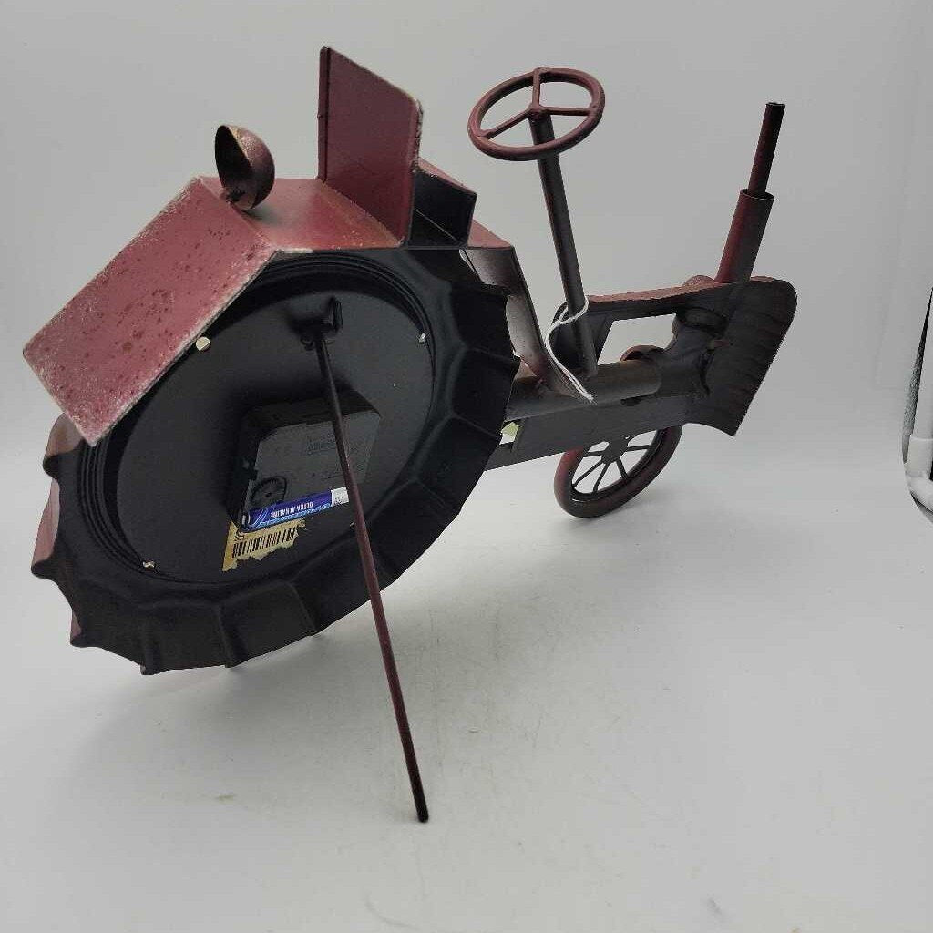 Vintage tin Tractor clock (DMG) 0162