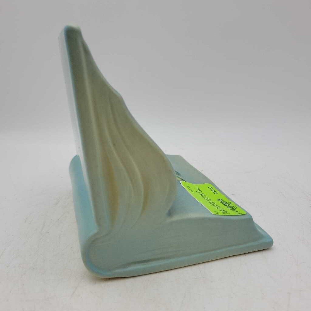 Roseville bookend JR (NUR)