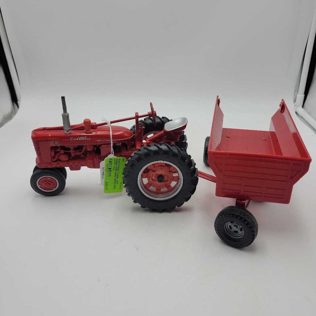 Farmall Tractor with wagon 1988 model (DMG) 9913