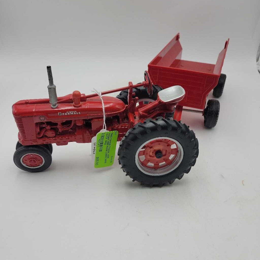 Farmall Tractor with wagon 1988 model (DMG) 9913