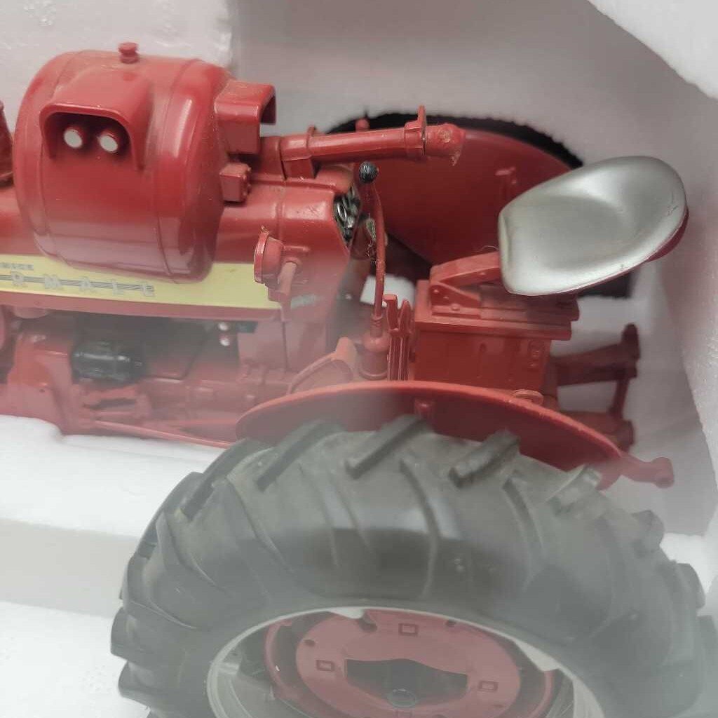 International Harvester Farmal 450 LP GAS TRACTOR