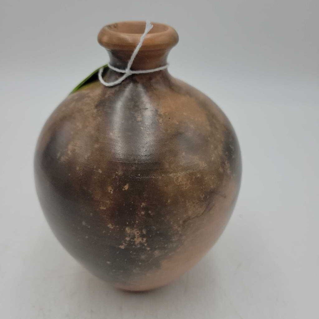 Bruce Edmonds Burlington Hand made Raku pottery vase (JH49)