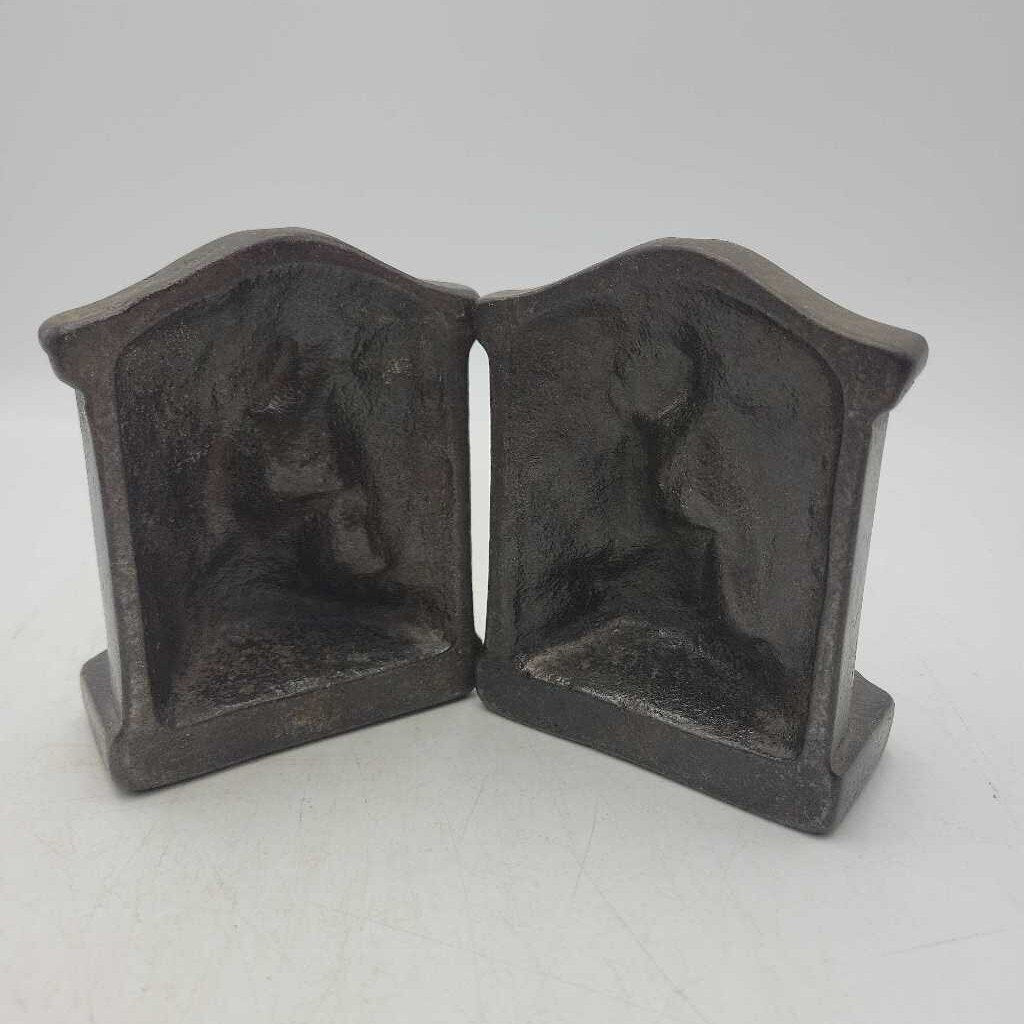 Reader book ends (LIND)