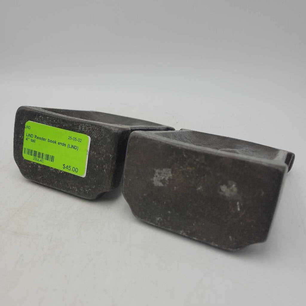 Reader book ends (LIND)