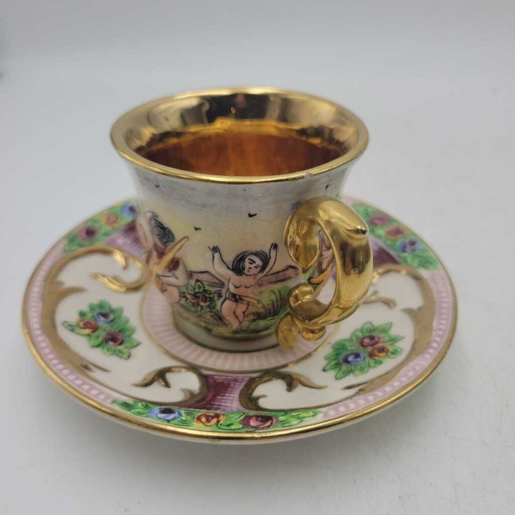 Capodimonte Cup & Saucer / Demitasse w. Cherubs made in Italy