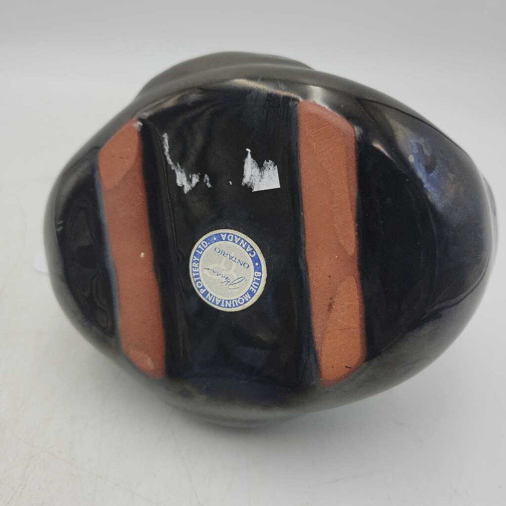 Blue Mountain Swan #2042 planter (MCC)