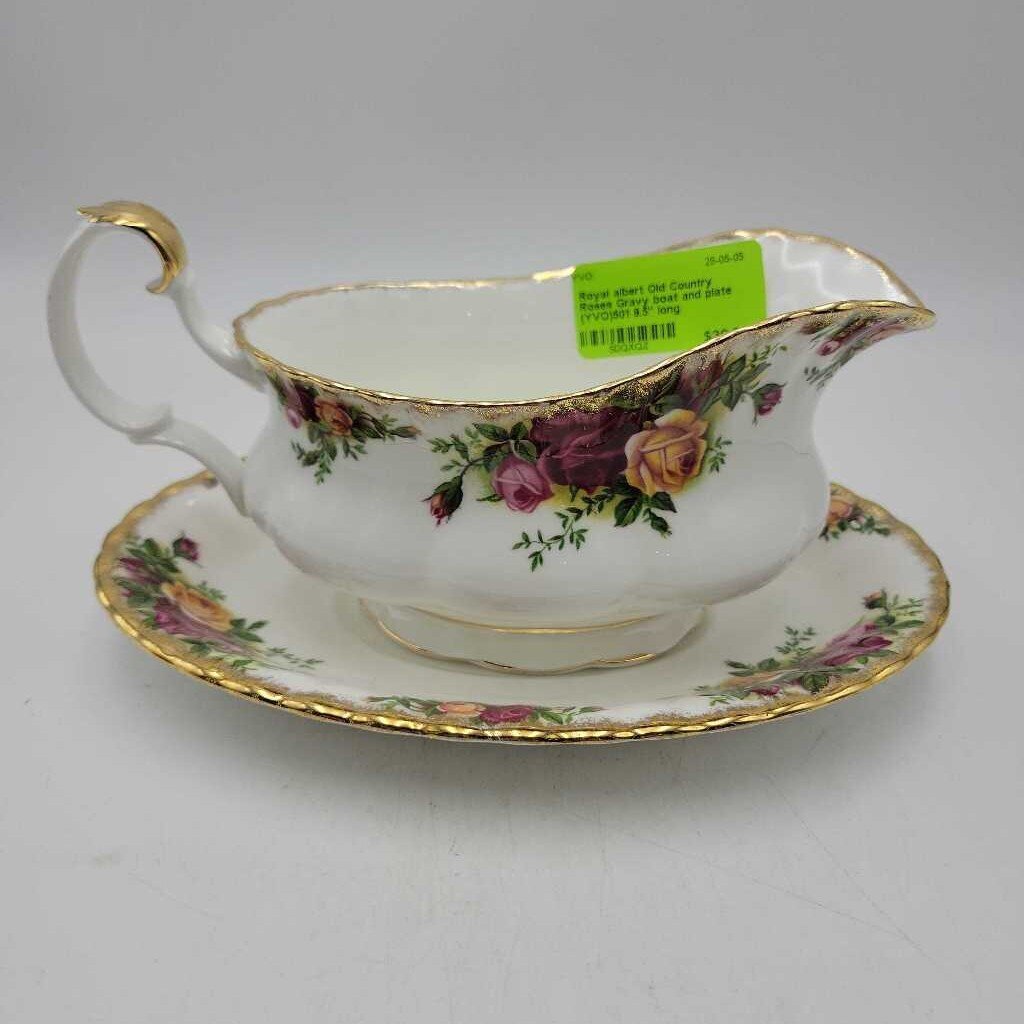 Royal albert Old Country Roses Gravy boat and plate (YVO)505