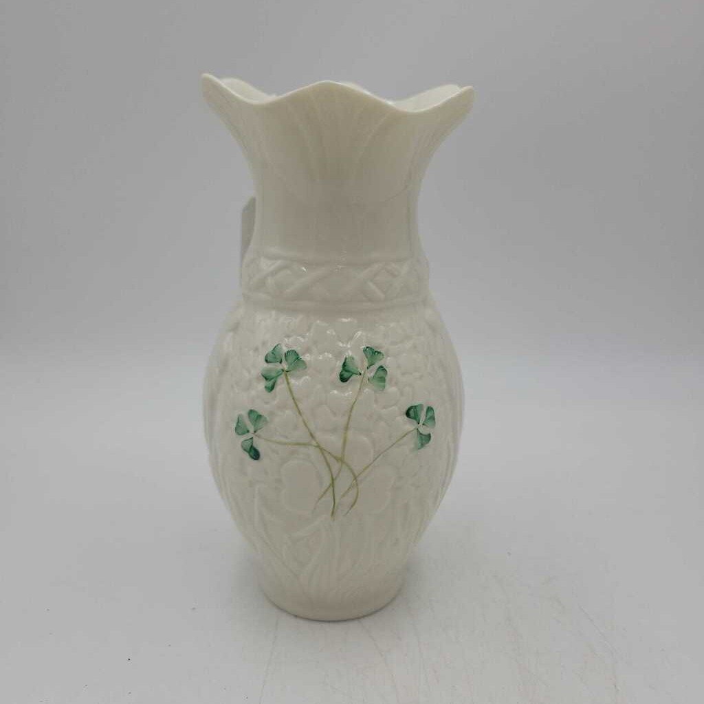 Belleek vase (DEB)