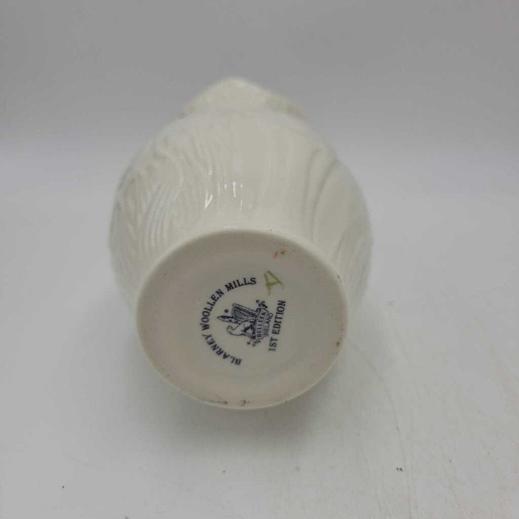 Belleek vase (DEB)