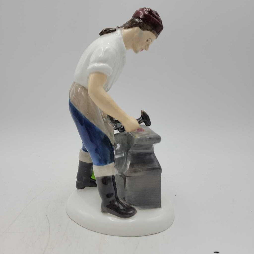 Royal Doulton "The Blacksmith of Williamsburg" HN 2240 0235