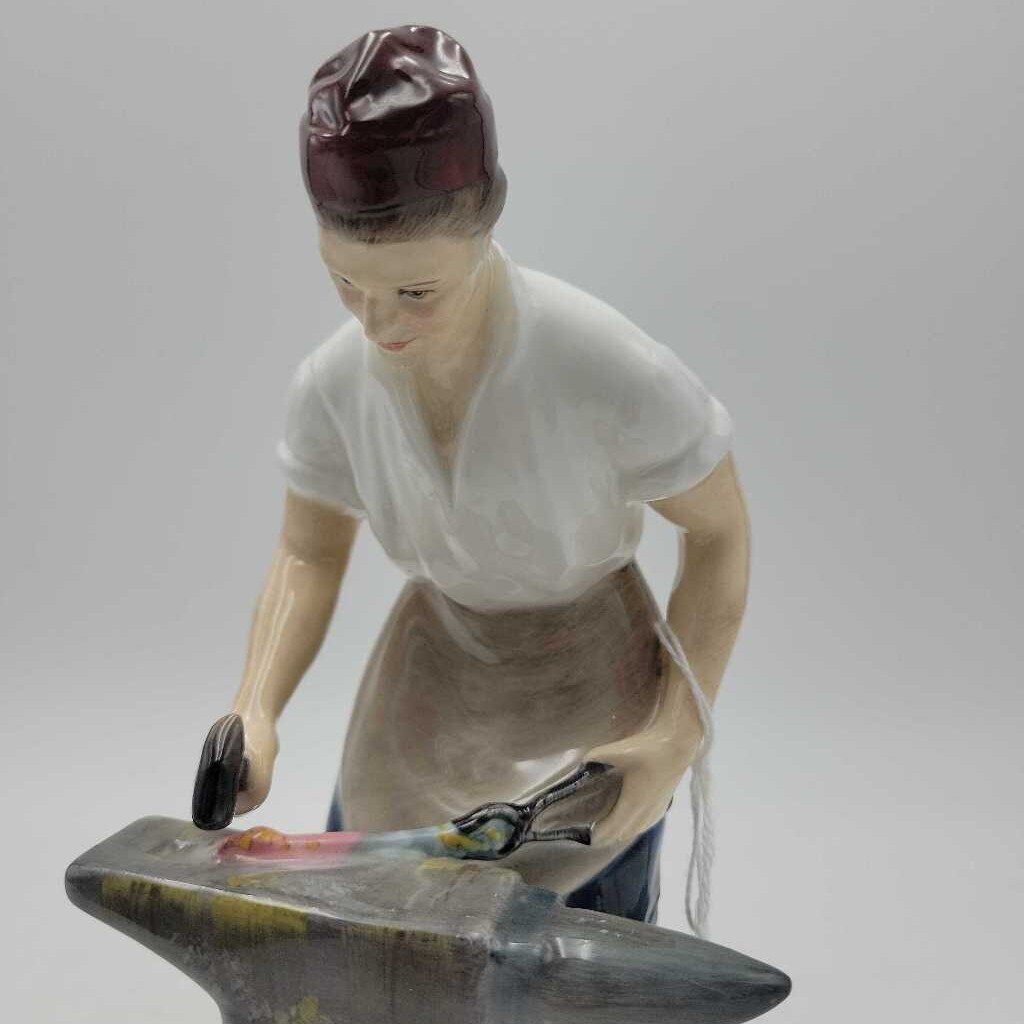 Royal Doulton "The Blacksmith of Williamsburg" HN 2240 0235