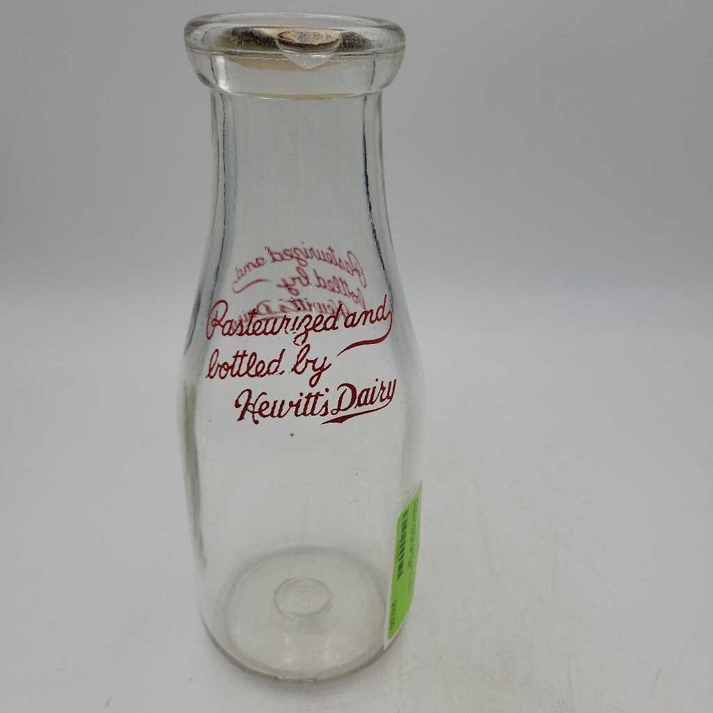 Hewitt's Dairy Pint Milk bottle (JAS)