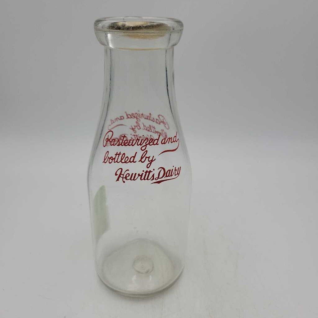 Hewitt's Dairy Pint Milk bottle (JAS)