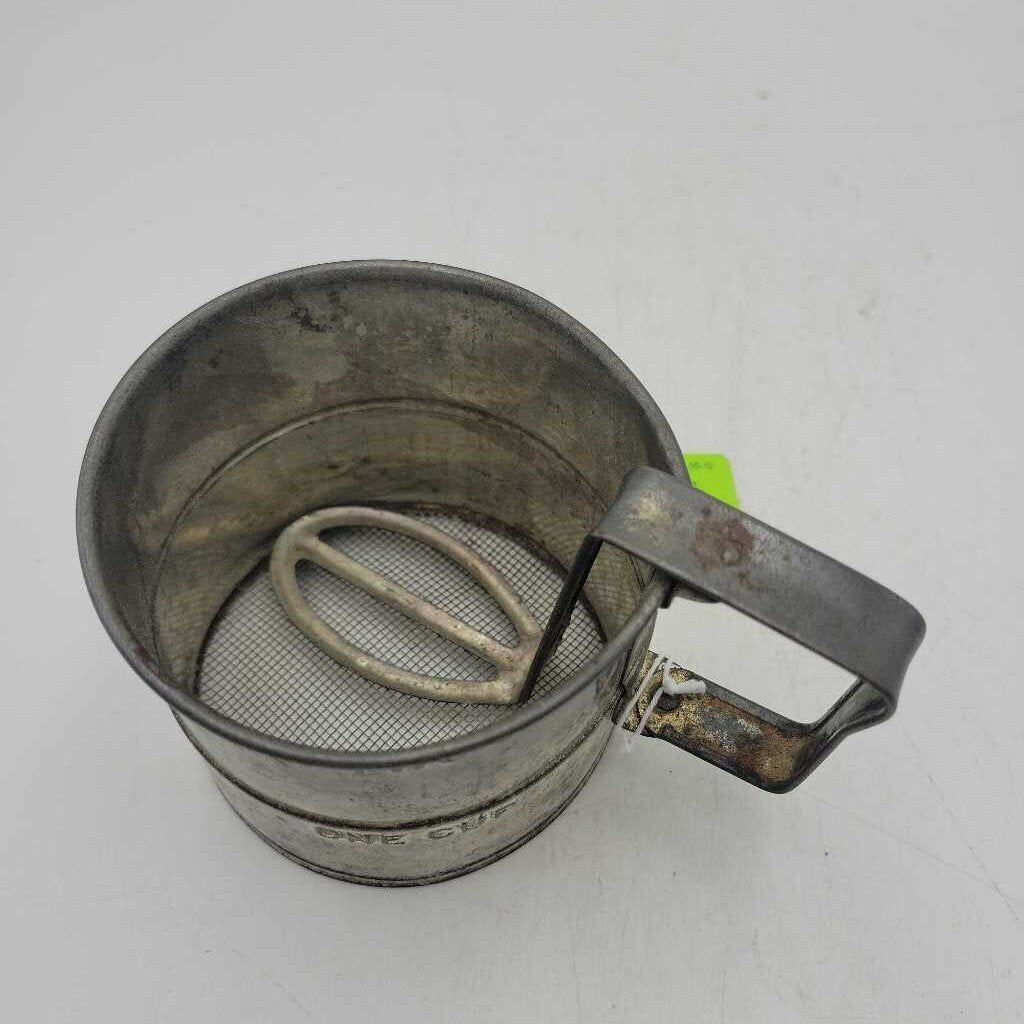 Storey's service Station Flour Sifter Woodstock (DR)