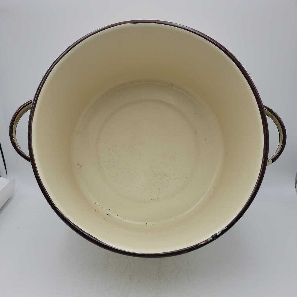 Enamelware pot (JAS)