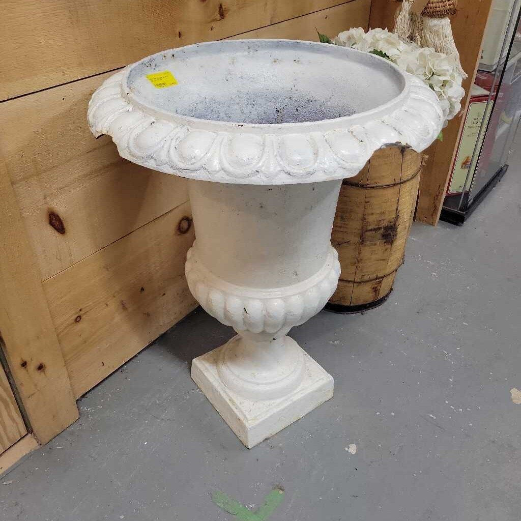 White cast-iron urn (RR)